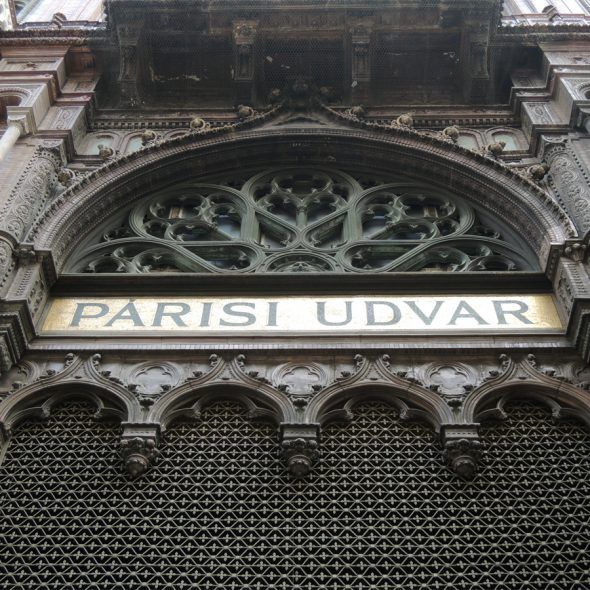 Párisi Udvar – Contract for renovation was signed