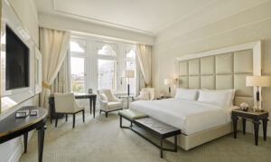 Premium King room with City View